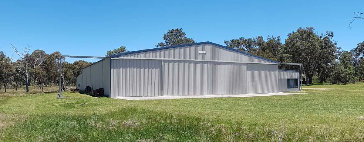 https://techspanbuilding.com.au/wp-content/uploads/2018/03/sliding-hangar-door-design.jpg